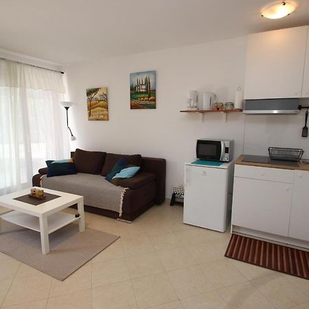 Apartment Luigi Пореч Екстер'єр фото