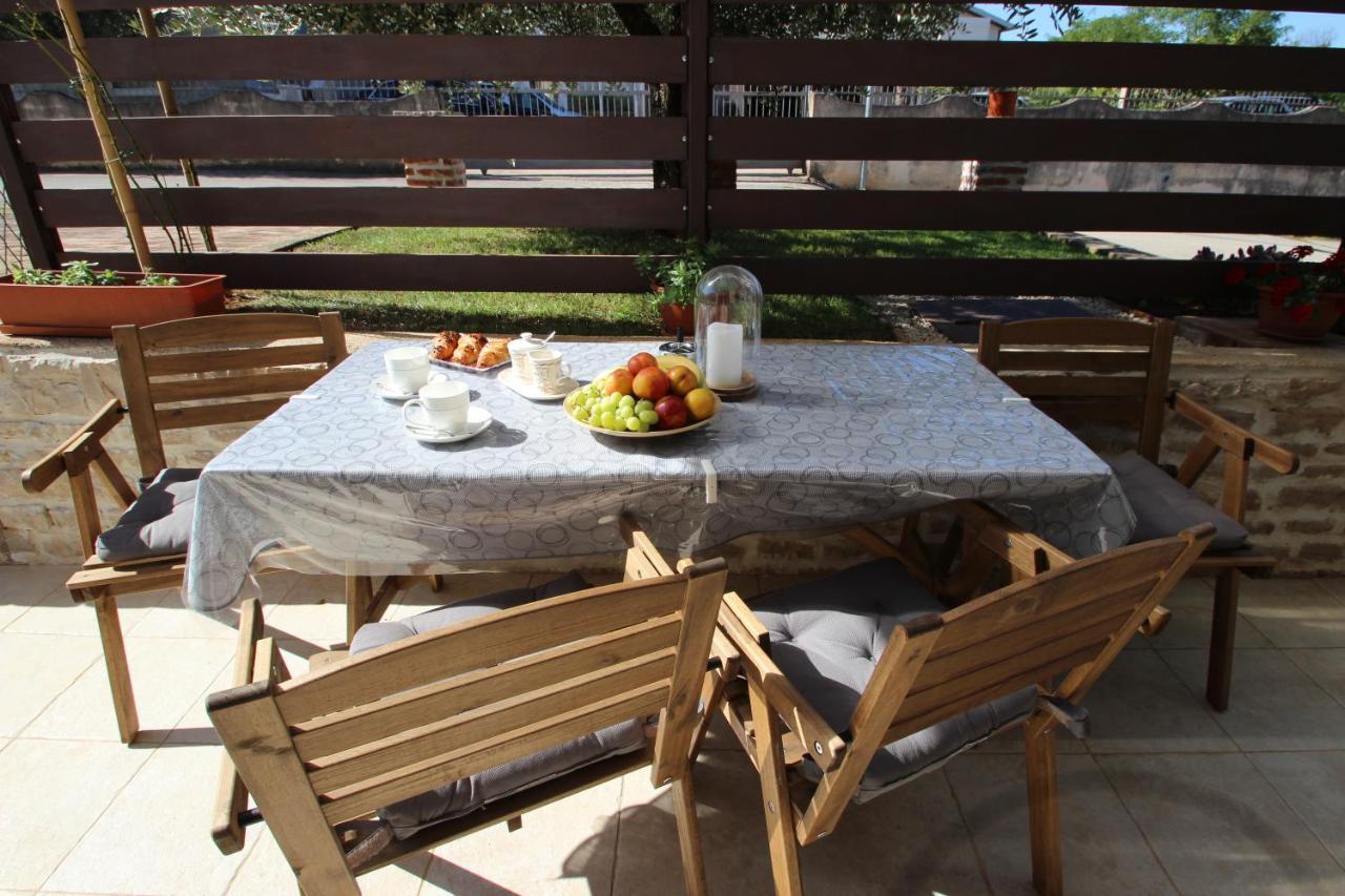 Apartment Luigi Пореч Екстер'єр фото